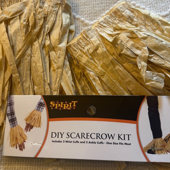 Spirit Halloween Maroon & White Plaid Blouse Lace
Scarecrow stranger things - Picture 6 of 9